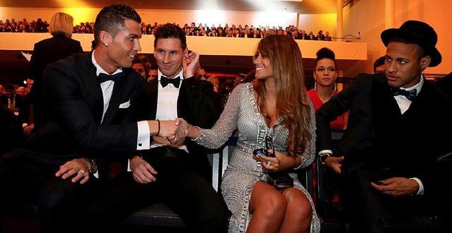 成都金牛公安：蓉城vs河南期间，两名观众做出侮辱性动作被行拘